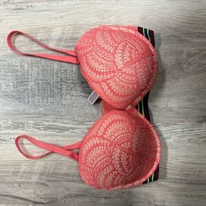 Victoria Secret PINK Wear Everywhere  Bra 34DD Lace. Coral